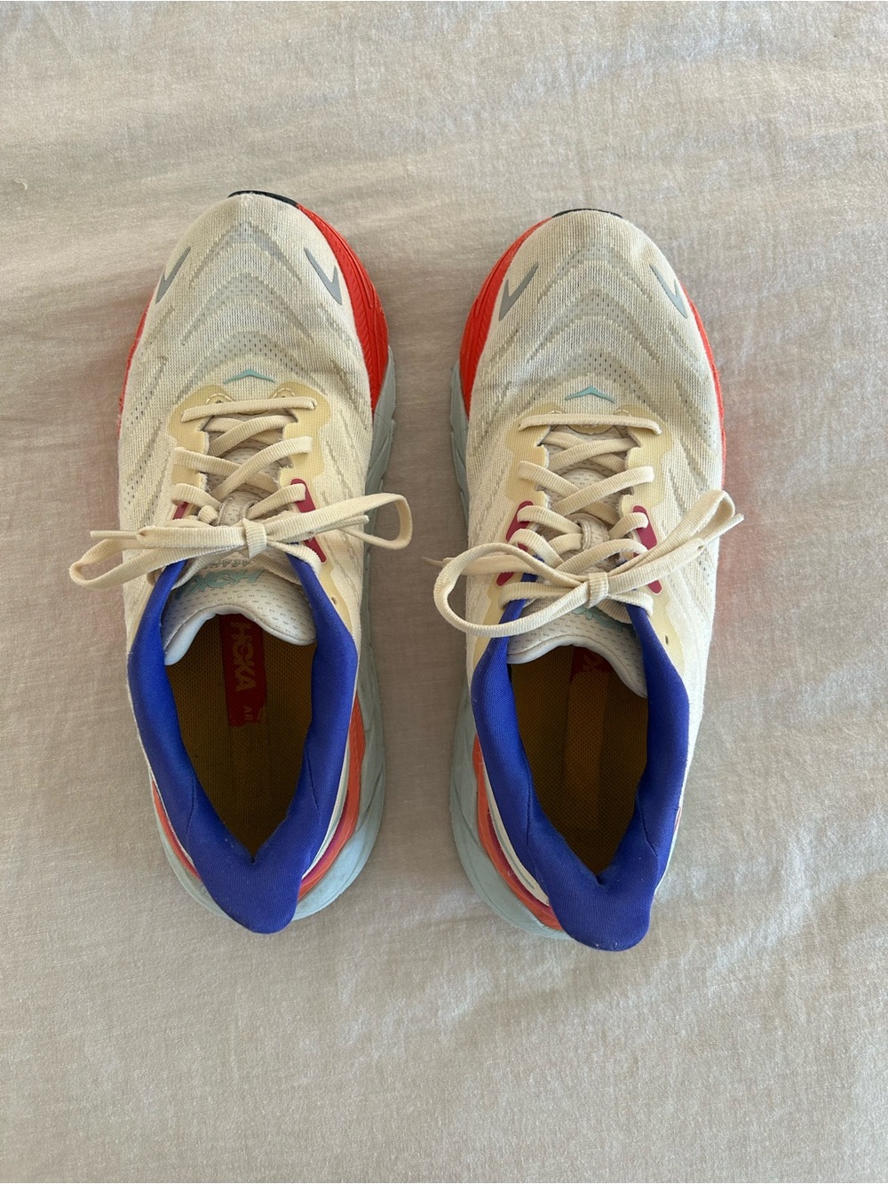 Hoka Arahi Women's Athletic Sneakers in Cream with Blue and Coral Accents